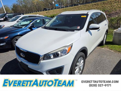 Used 2017 Kia Sorento LX image 1