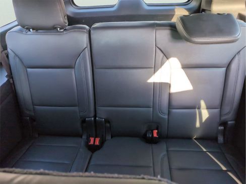 Used 2021 Chevrolet Suburban LT image 12