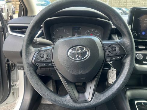 Used 2025 Toyota Corolla LE FWD image 8
