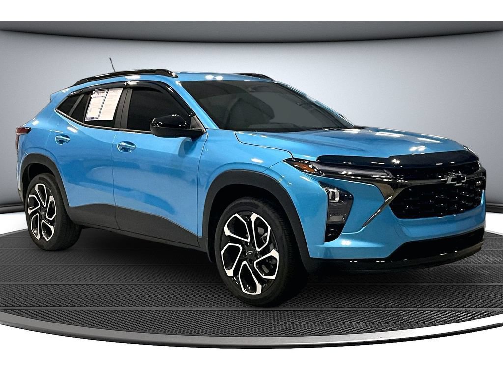 Used 2026 Chevrolet Trax RS w/ Driver Confidence Package FWD image 2