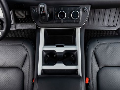 Used 2025 Land Rover Defender 110 X-Dynamic SE image 26