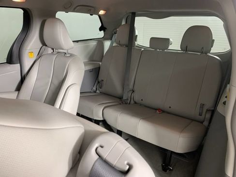 Used 2013 Toyota Sienna XLE AWD/4WD image 33