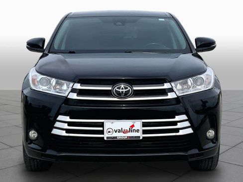 Used 2019 Toyota Highlander Plus FWD image 3