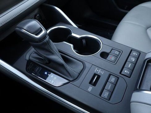 Used 2022 Toyota Highlander XLE image 20