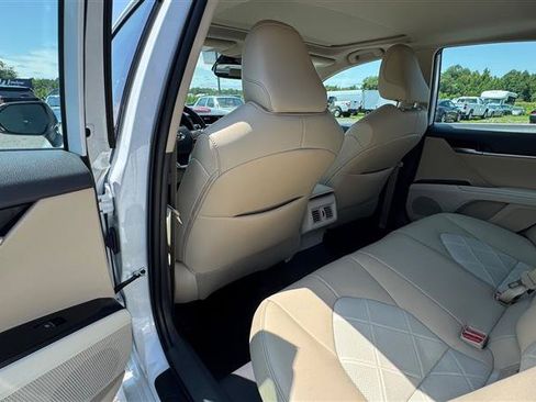 Used 2019 Toyota Camry XLE FWD image 39