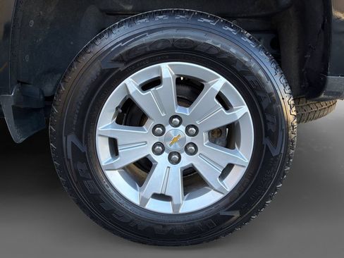 Used 2022 Chevrolet Colorado LT w/ LT Convenience Package AWD/4WD image 11