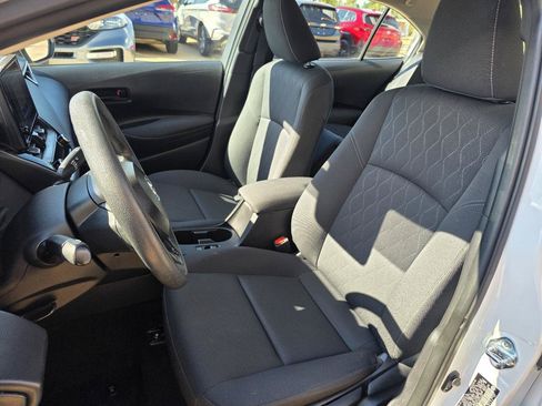 Used 2025 Toyota Corolla LE FWD image 13