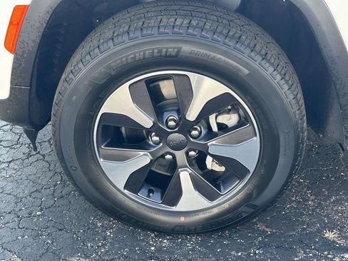 Used 2022 Jeep Grand Cherokee Limited 4xe image 9