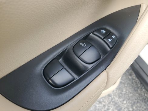 Certified 2019 Nissan Rogue SV image 11