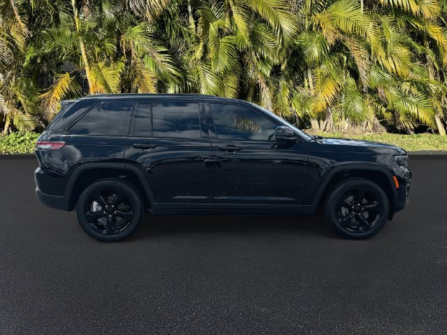 Used 2024 Jeep Grand Cherokee Altitude RWD image 4