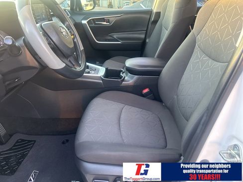 Used 2022 Toyota RAV4 XLE image 14