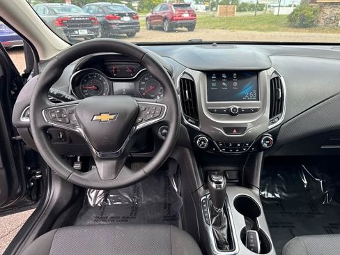 Used 2018 Chevrolet Cruze LT w/ Convenience Package FWD image 30