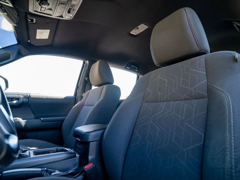 Used 2019 Toyota Tacoma TRD Off-Road w/ Technology Package image 6