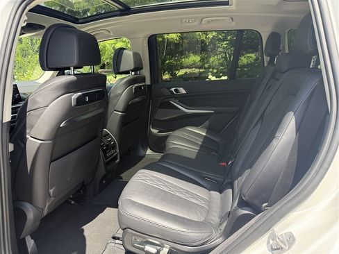 Used 2023 BMW X7 xDrive40i w/ Premium Package AWD/4WD image 10