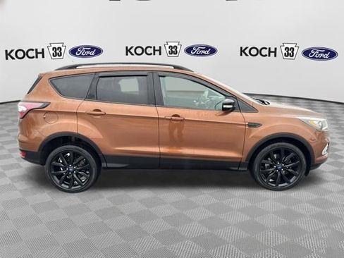 Used 2017 Ford Escape Titanium image 9