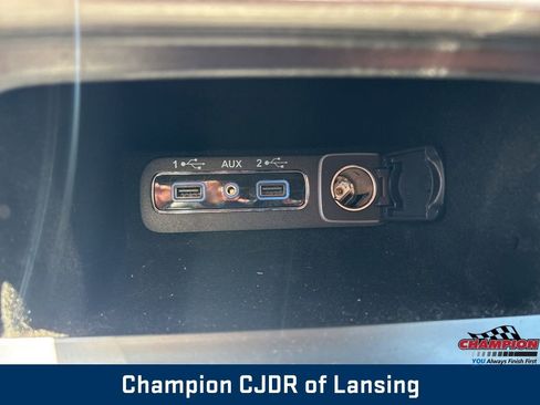 Used 2018 Jeep Grand Cherokee Laredo AWD/4WD image 27