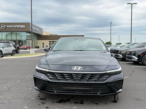 Used 2024 Hyundai Elantra SEL FWD image 2