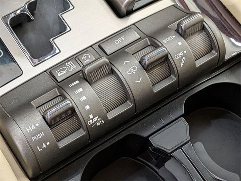 Used 2015 Lexus LX 570 4WD image 27