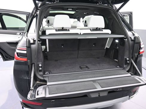 Used 2025 BMW X7 xDrive40i w/ Premium Package image 18