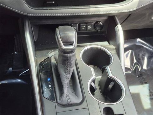 Used 2020 Toyota Highlander XLE AWD/4WD image 13
