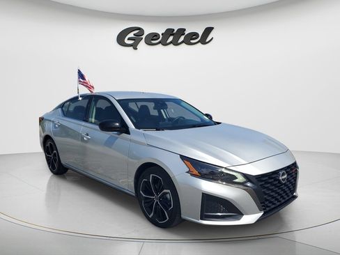 Used 2024 Nissan Altima 2.5 SR FWD image 3