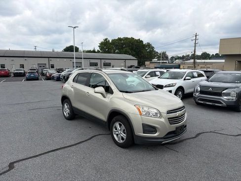 Used 2016 Chevrolet Trax LT w/ LT Convenience Package AWD/4WD image 10
