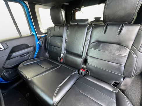Used 2023 Jeep Wrangler Unlimited Sahara AWD/4WD image 22