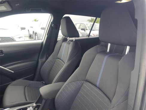 Used 2024 Toyota Corolla Cross SE image 17