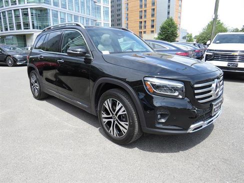 Used 2026 Mercedes-Benz GLB 250 4MATIC image 5