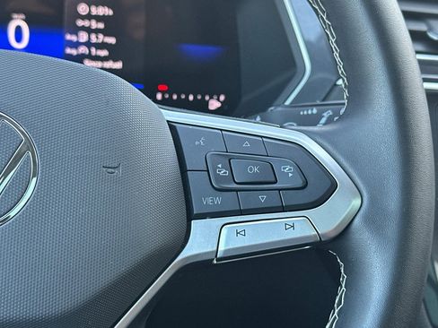 Used 2024 Volkswagen Tiguan SE image 32