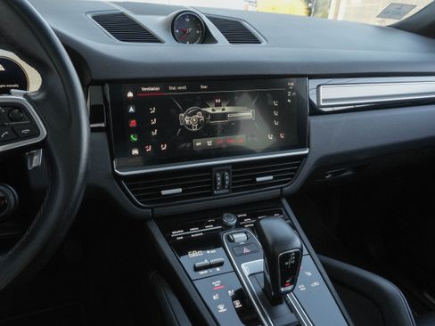 Used 2022 Porsche Cayenne Platinum Edition AWD/4WD image 23