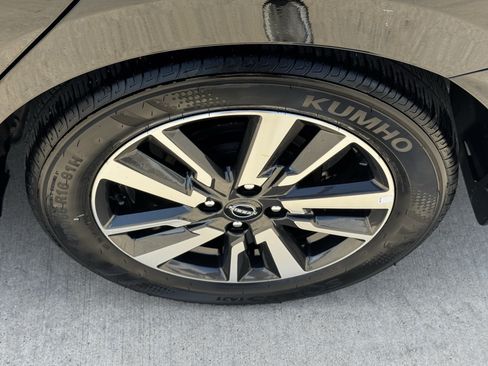 Used 2024 Nissan Versa S w/ S Plus Package FWD image 9