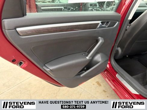 Used 2018 Volkswagen Passat 2.0T SE FWD image 30