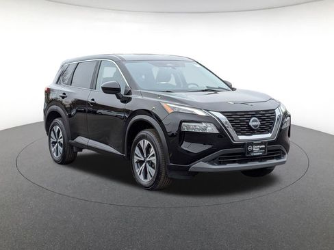 Used 2023 Nissan Rogue SV image 3