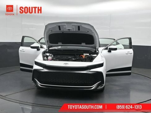 Used 2024 Toyota Crown AWD/4WD image 59