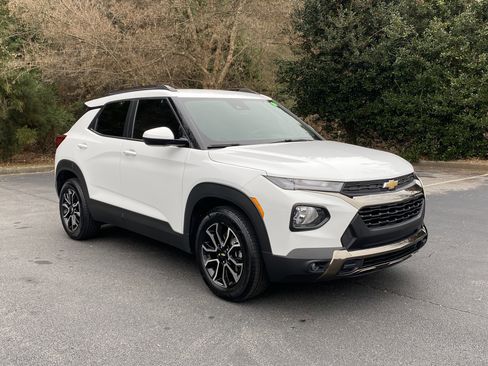 Used 2021 Chevrolet TrailBlazer ACTIV w/ Technology Package image 2