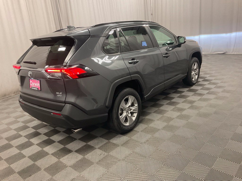 Used 2025 Toyota RAV4 XLE AWD/4WD image 2
