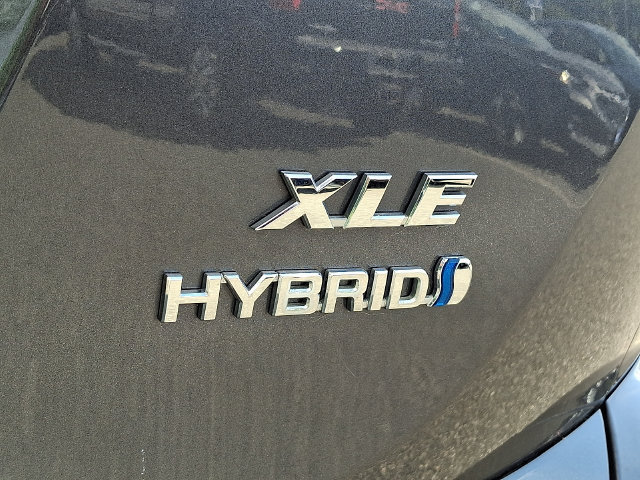 Used 2018 Toyota RAV4 XLE AWD/4WD image 32