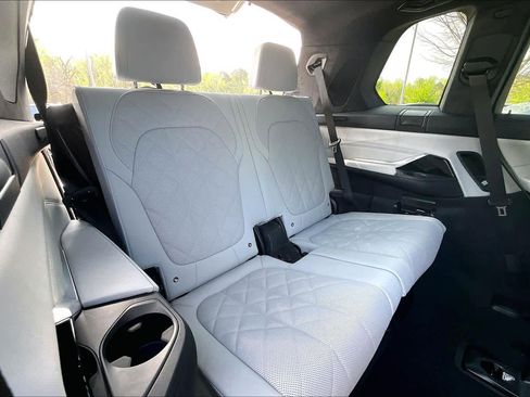 Used 2026 BMW X7 xDrive40i w/ Executive Package image 23