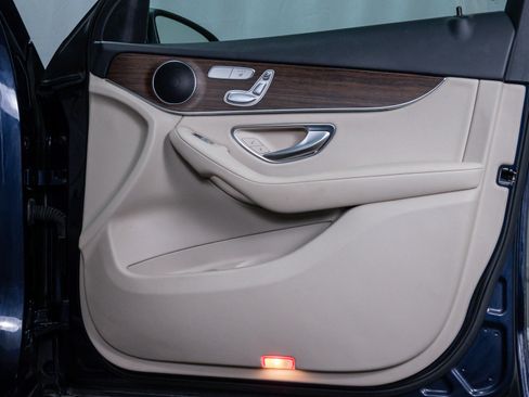 Used 2022 Mercedes-Benz GLC 300 4MATIC image 10