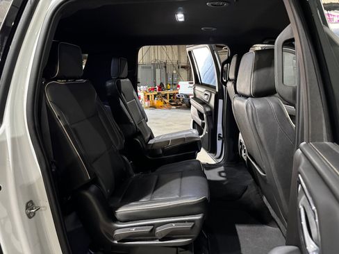 Used 2023 Chevrolet Suburban Premier image 22
