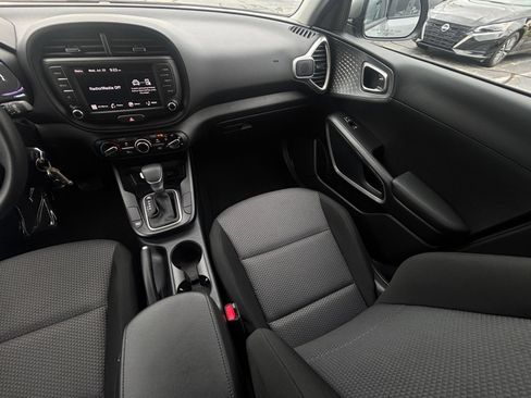 Used 2025 Kia Soul LX w/ LX Technology Package FWD image 33