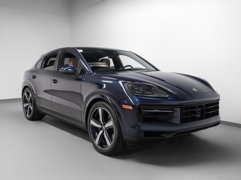 Certified 2024 Porsche Cayenne Coupe AWD/4WD image 10