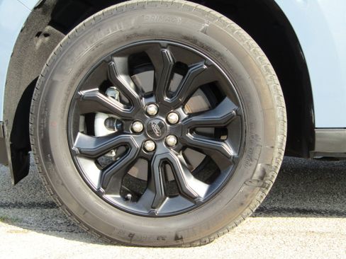 Certified 2024 Ford Maverick XLT w/ XLT Luxury Package image 9