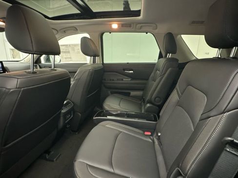 New 2026 Nissan Pathfinder SL w/ SL Premium Package AWD/4WD image 10