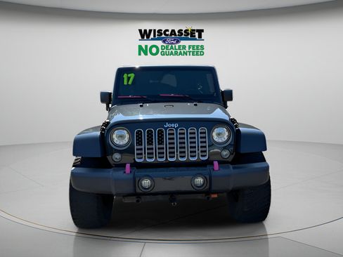 Used 2017 Jeep Wrangler Unlimited Sahara w/ Dual Top Group AWD/4WD image 10
