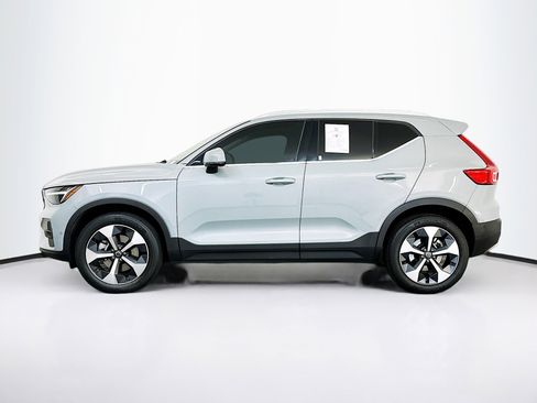 Used 2024 Volvo XC40 B5 Plus image 4