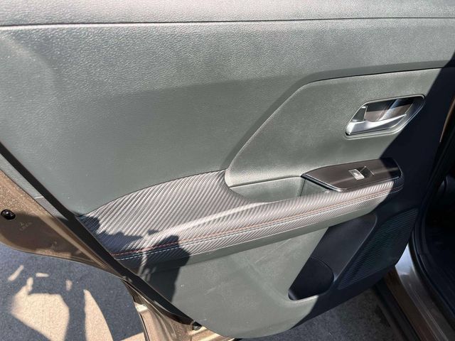 Used 2025 Nissan Kicks SR AWD/4WD image 17