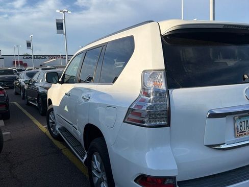 Used 2017 Lexus GX 460 AWD/4WD image 2