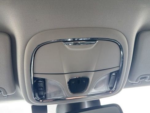Used 2022 Jeep Cherokee Limited AWD/4WD image 42